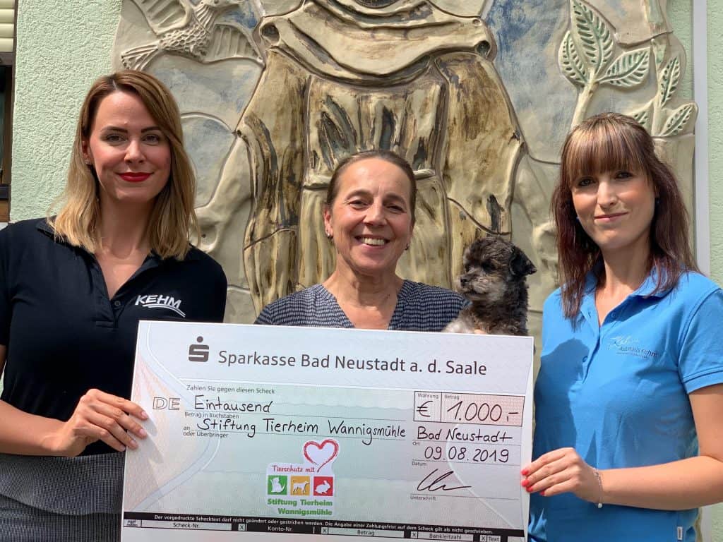 Spendenübergabe an Tierheim