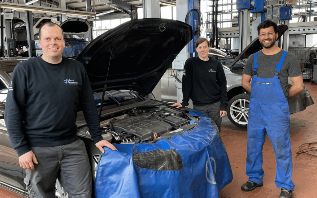 Finnischer Praktikant im Autohaus